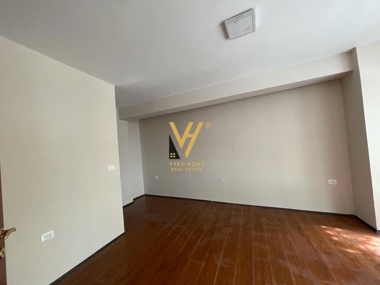 AMBJENT TE STACIONI I TRENIT 800 EURO