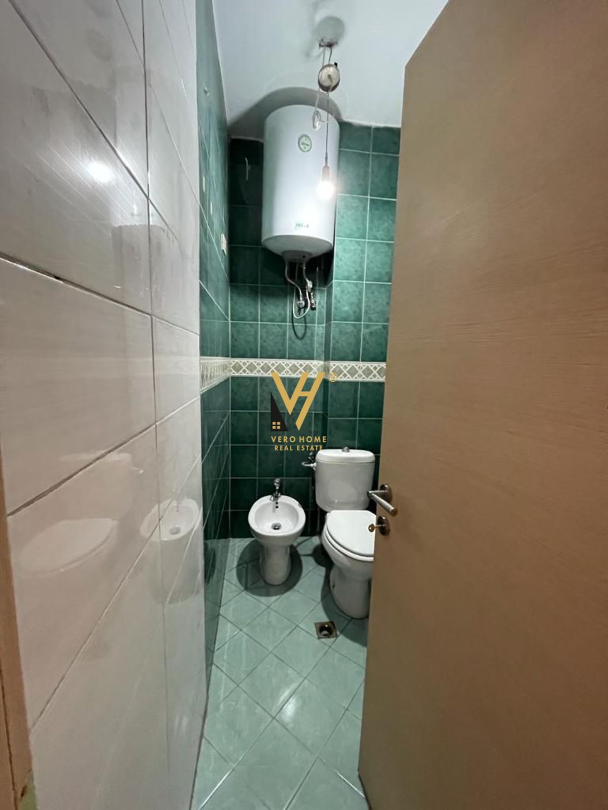 AMBJENT TE STACIONI I TRENIT 800 EURO