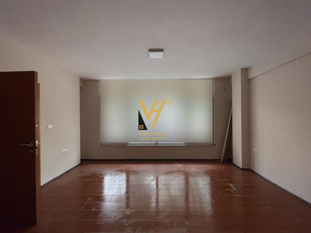 AMBJENT TE STACIONI I TRENIT 800 EURO