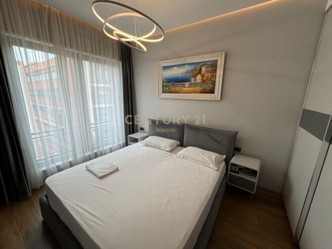 SHITET, APARTAMENT LUKSOZ 2+1+2 ME POST PARKIMI TE KOMPLEKSI
