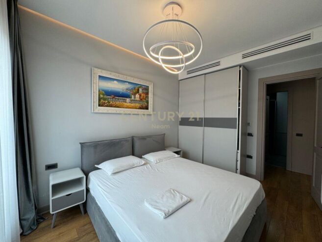 SHITET, APARTAMENT LUKSOZ 2+1+2 ME POST PARKIMI TE KOMPLEKSI