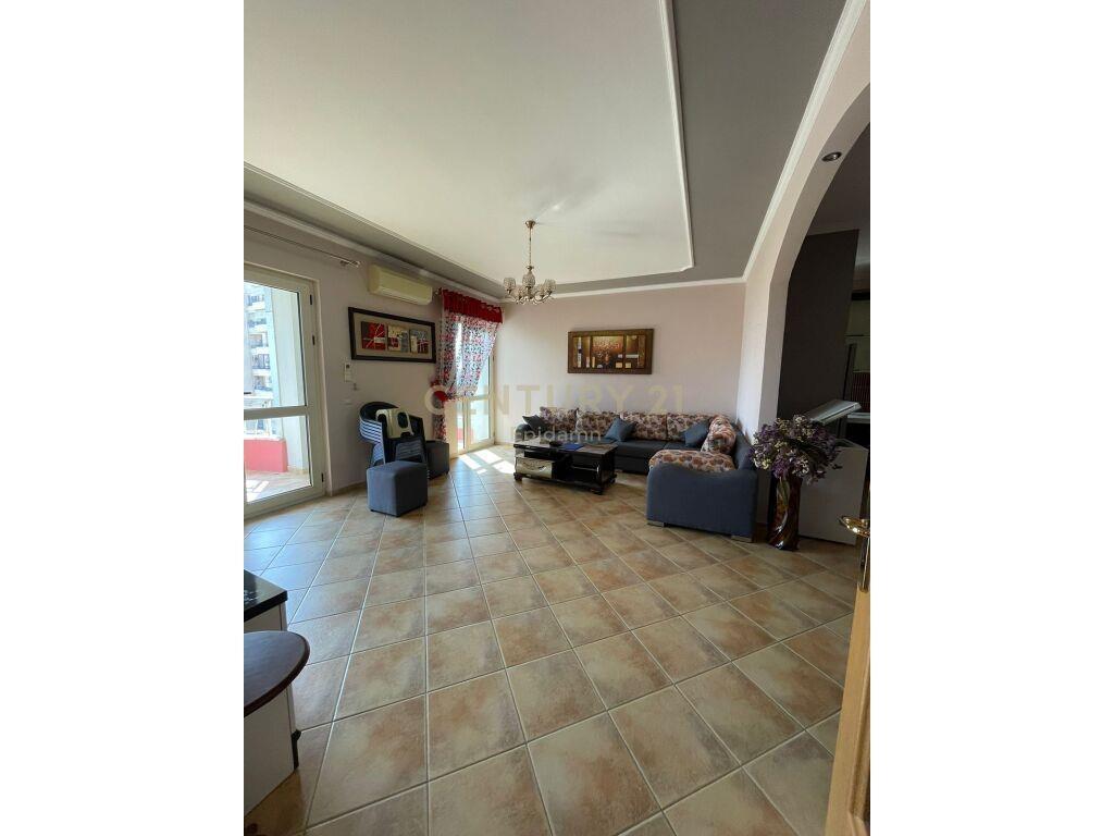 JEPET APARTAMENT 2+1+2 NE QENDER ME PAMJE DETI, DURRES!!