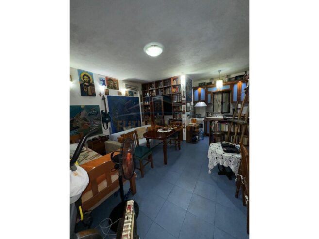 Shitet, Apartament 1+1 , Laprakë, Tiranë
