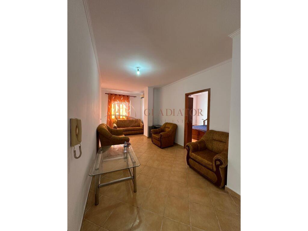 SHITET APARTAMENT 1+1 PRANE MUZEUMIT DURRES !