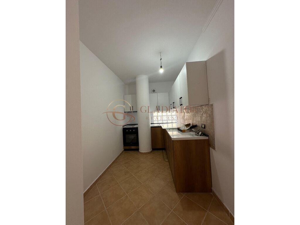 SHITET APARTAMENT 1+1 PRANE MUZEUMIT DURRES !