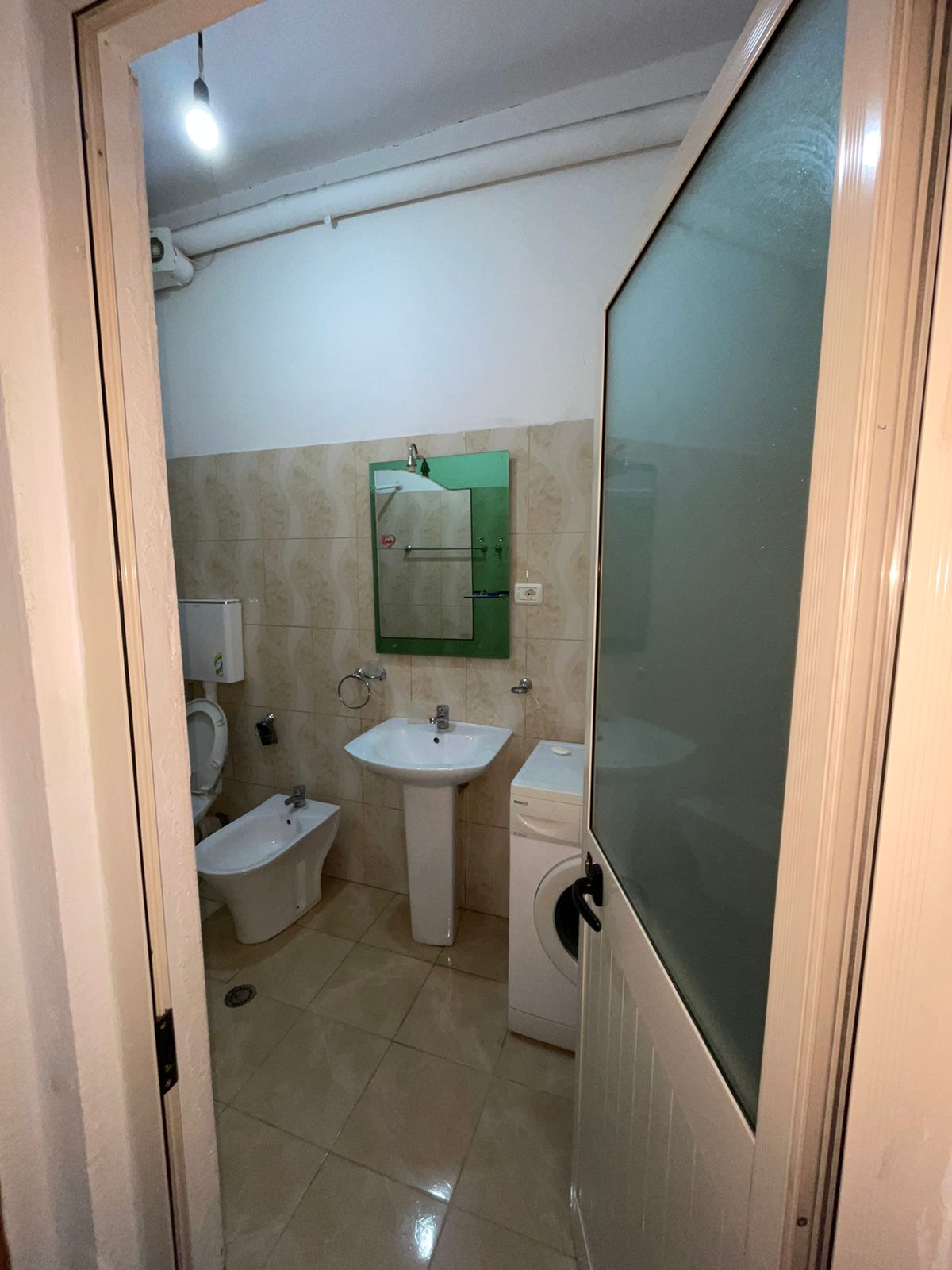 Apartament 1+1 me qira tek 9-Katshet