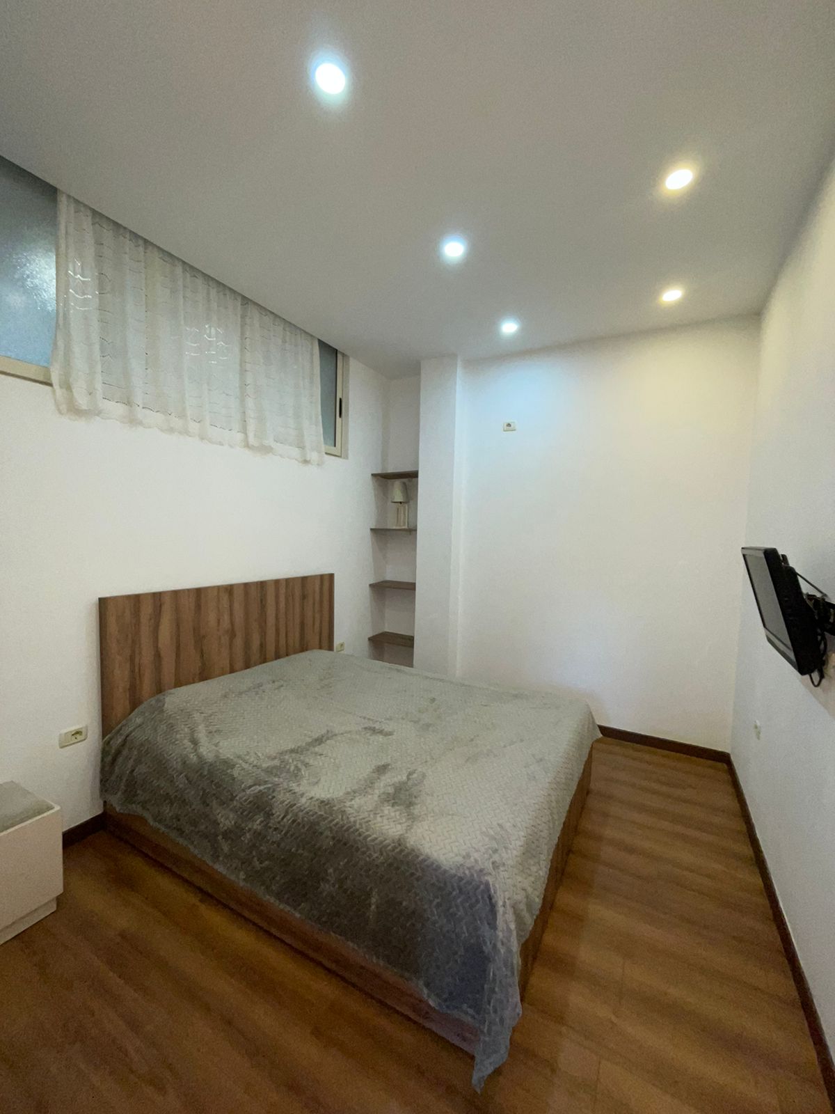 Apartament me qira 1+1 tek 9-Katshet