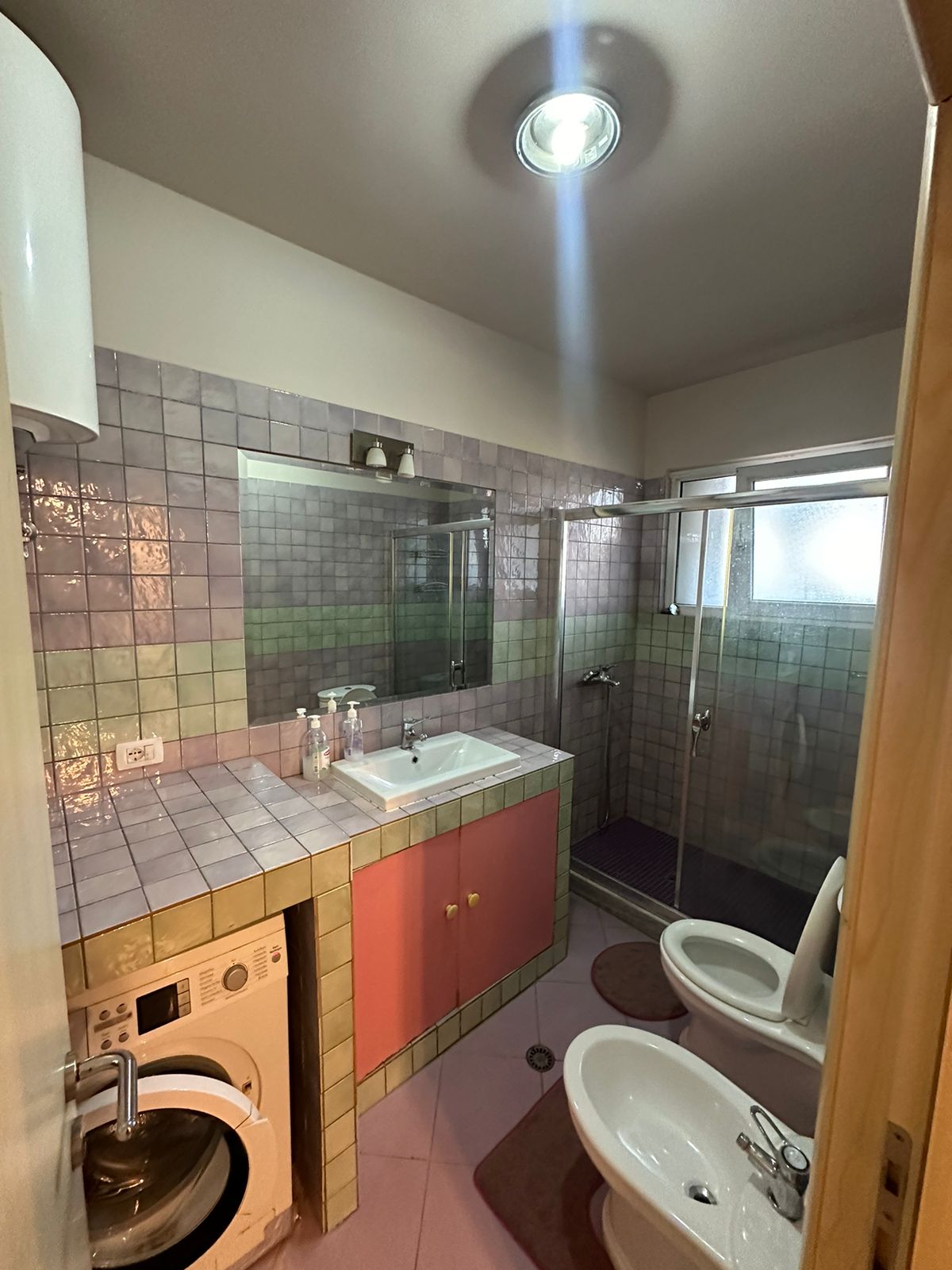 Jepet ,Apartament 2+1+2 me Qera + Post Parkimi