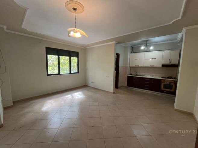 Tirane, shitet apartament 2+1+Ballkon Kati 2, 100 m² 160.000