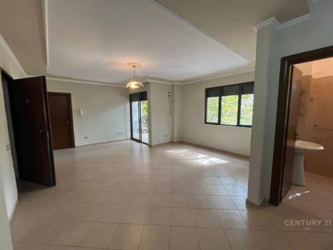 Tirane, shitet apartament 2+1+Ballkon Kati 2, 100 m² 160.000