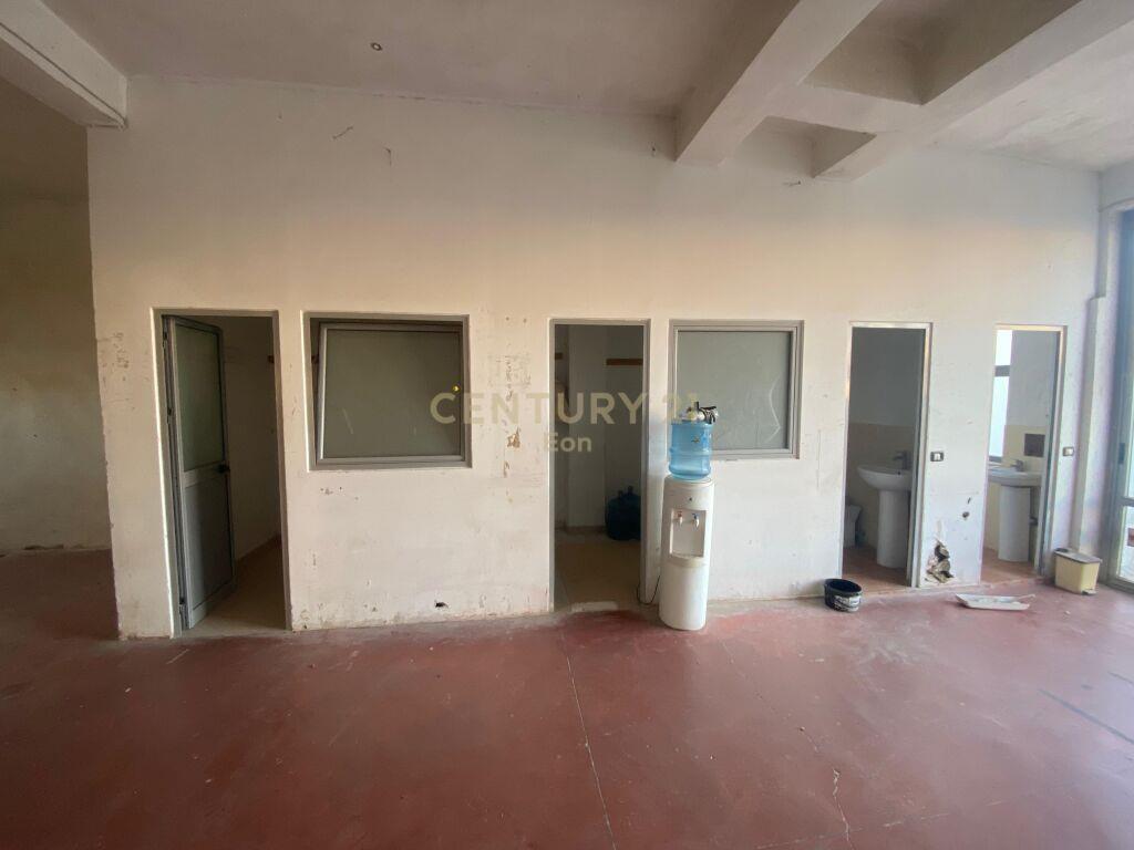 JEPET KAPANON ME QIRA NE SHKOZET!