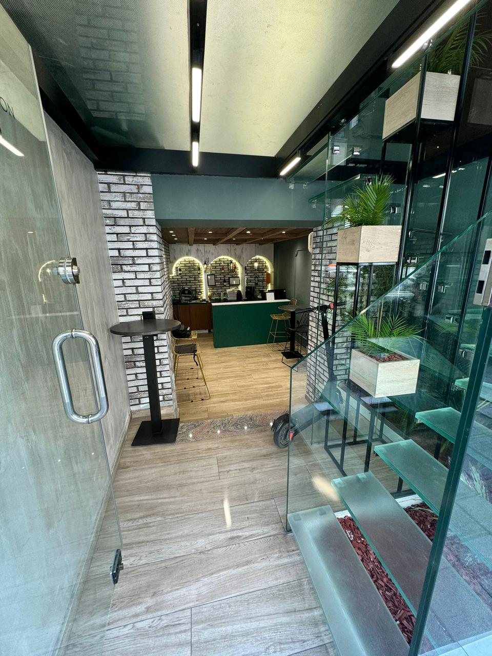 Ambient biznesi me qira tek Blloku