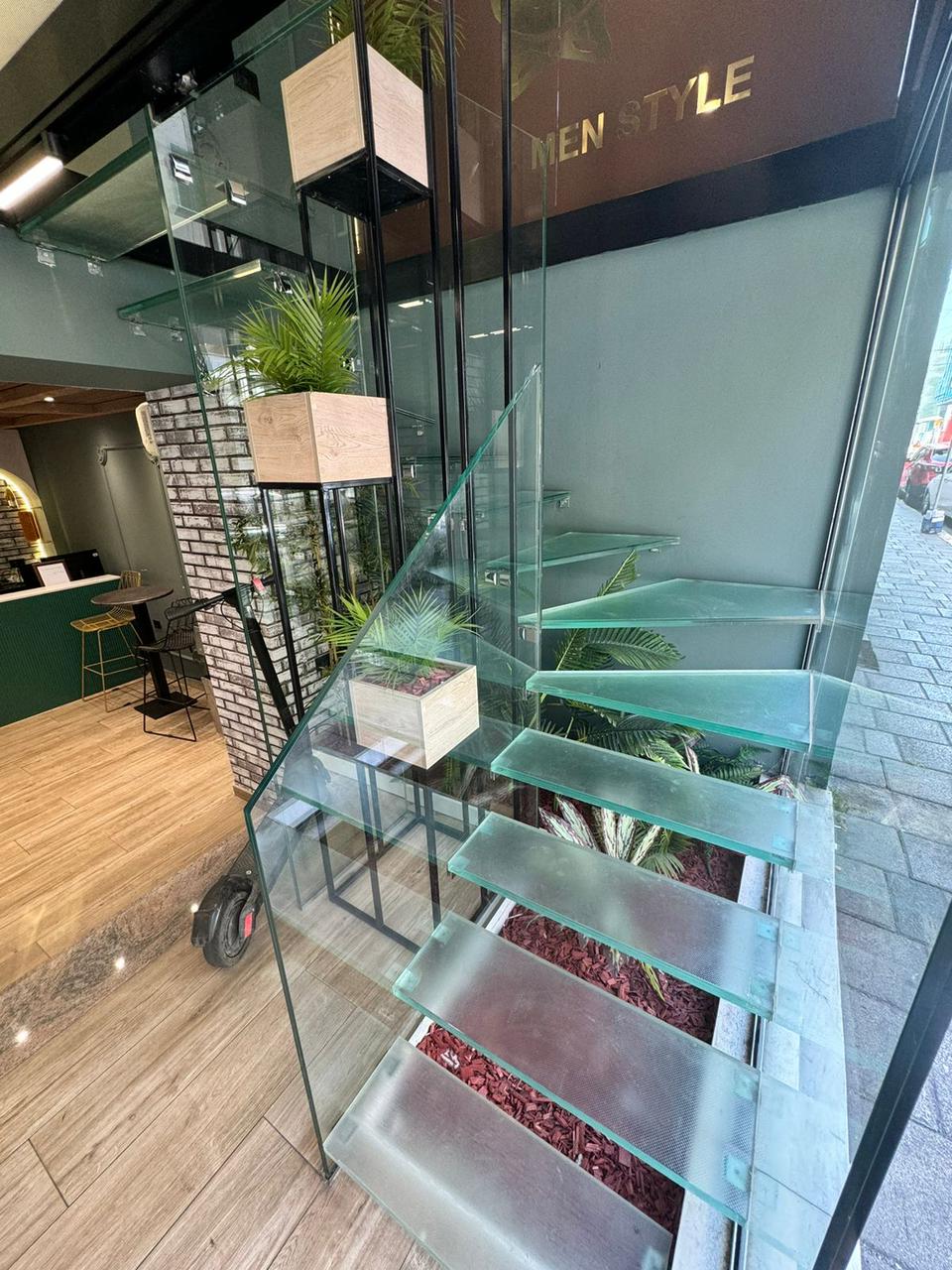 Ambient biznesi me qira tek Blloku