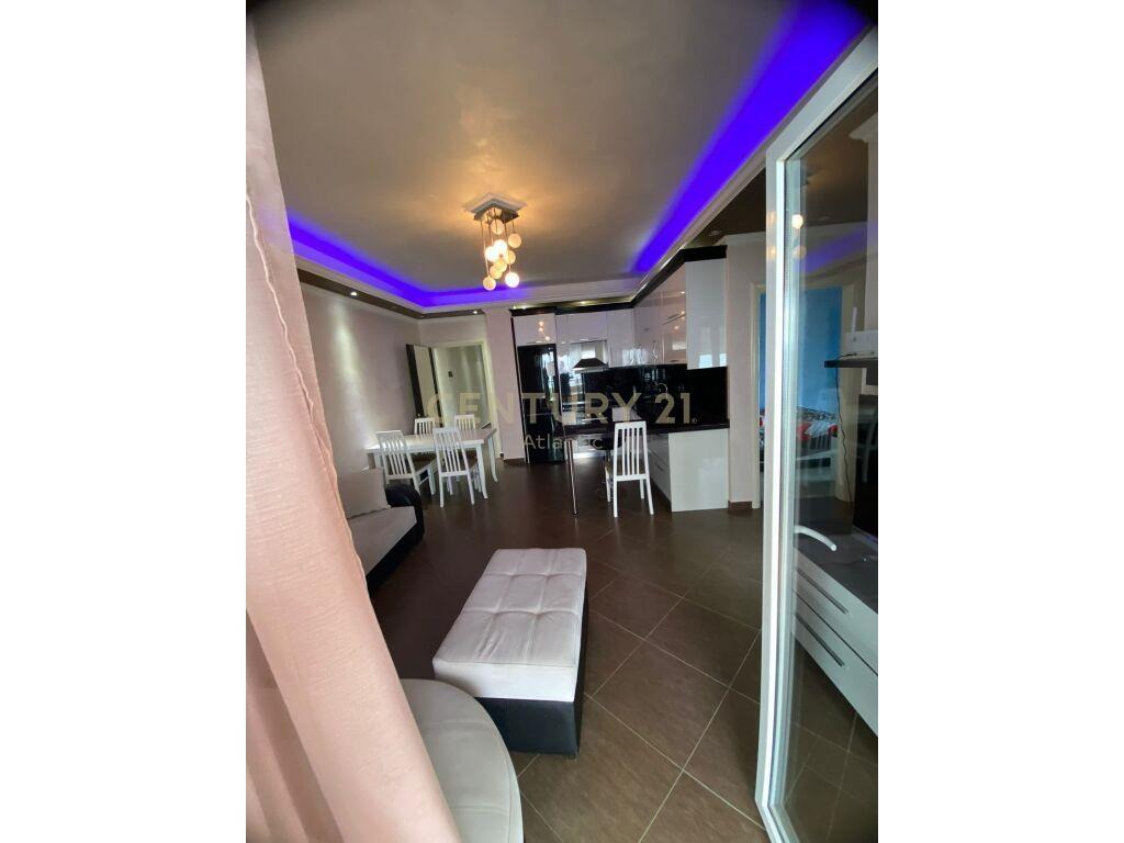 JEPET ME QIRA APARTAMENT 3+1+2 ME PAMJE BALLORE DETI, NE PLA