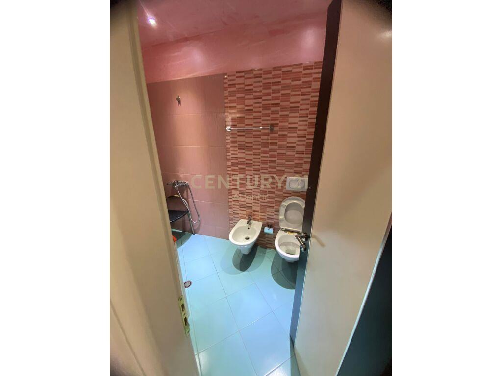 JEPET ME QIRA APARTAMENT 3+1+2 ME PAMJE BALLORE DETI, NE PLA