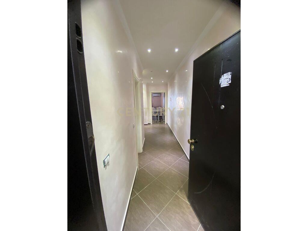 JEPET ME QIRA APARTAMENT 3+1+2 ME PAMJE BALLORE DETI, NE PLA