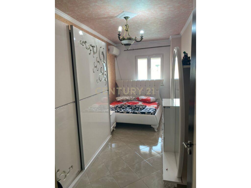 JEPET ME QIRA APARTAMENT 3+1+2 ME PAMJE BALLORE DETI, NE PLA