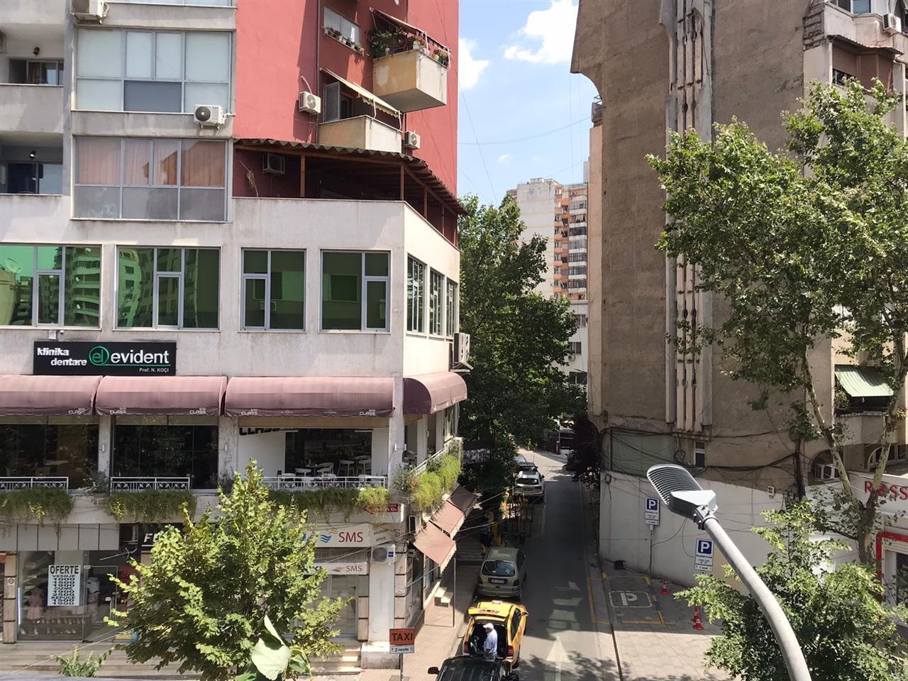 Per Qira 3+1 Rruga e Dibres (Burger King)