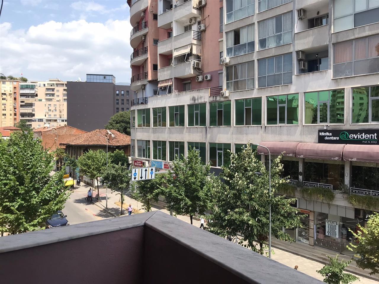 Per Qira 3+1 Rruga e Dibres (Burger King)