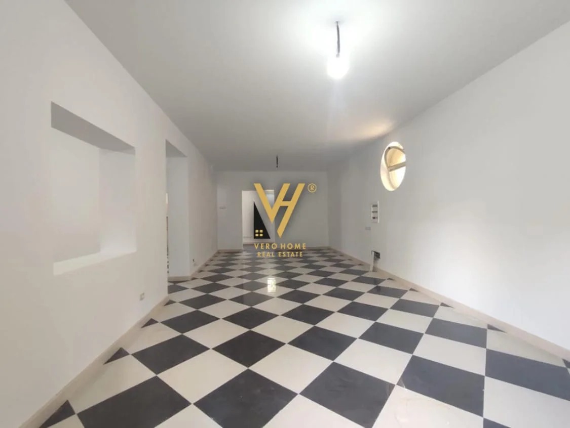 ZYRE 150 M2 ME QERA TE STADIUMI DINAMO 2.000 EURO