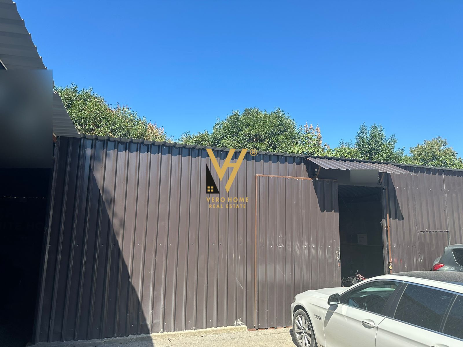 MAGAZINE 80M2 ME QERA TE RRUGA 5 MAJI 50.000 LEKE