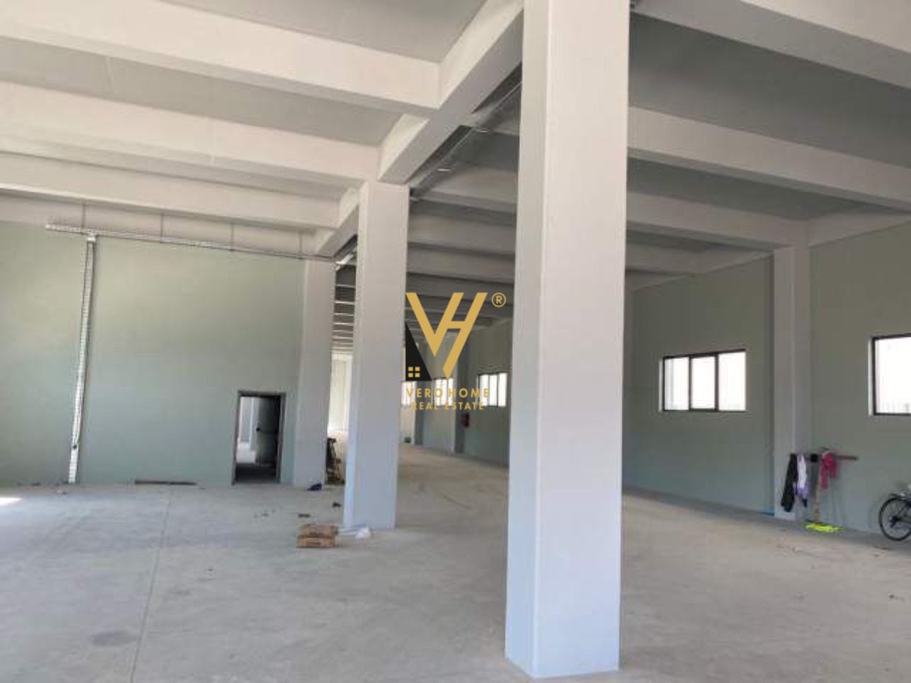 MAGAZINE 450M2 ME QERA TE RR E KAVAJES 1.200 EURO