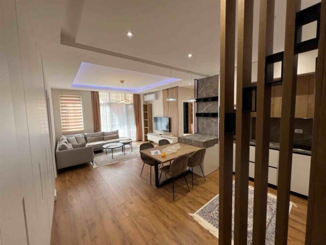 Shitet apartament 3+1 tek Liqeni i Thate