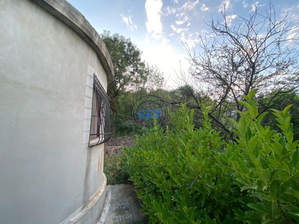 Shitet, Shtepi Private, Prane Shkolles “Hajdar Dushi”, Durre