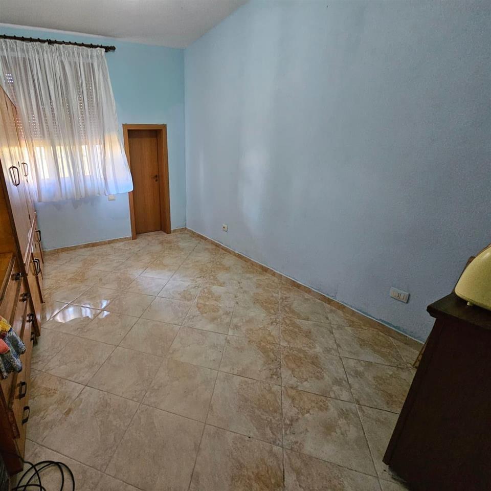 SHITET VILE 2 KATESHE UJI FTOHT VLORË ! 181m2 . 500 M2 TRUAL