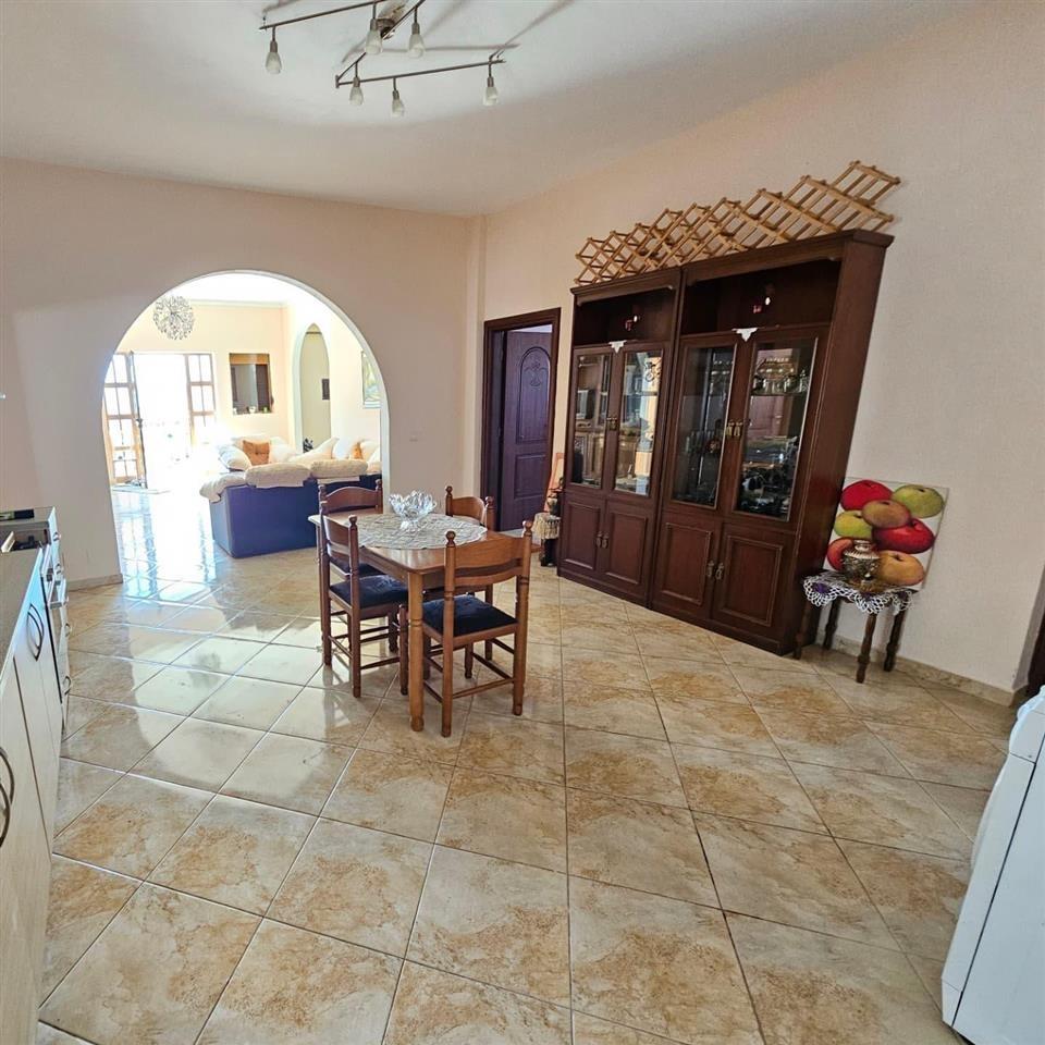 SHITET VILE 2 KATESHE UJI FTOHT VLORË ! 181m2 . 500 M2 TRUAL