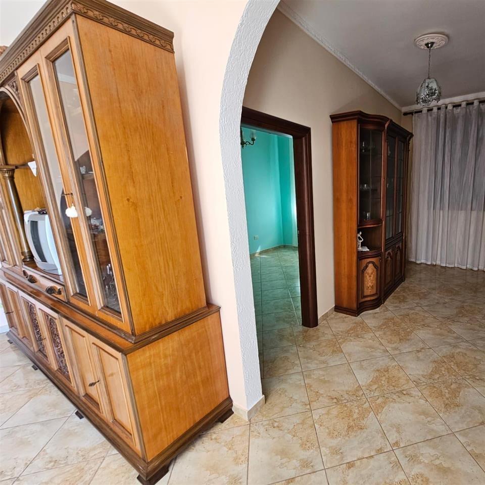 SHITET VILE 2 KATESHE UJI FTOHT VLORË ! 181m2 . 500 M2 TRUAL