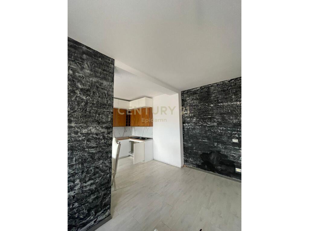 Jepet apartament 2+1 me qera prane Ish Rajonit te Policise,