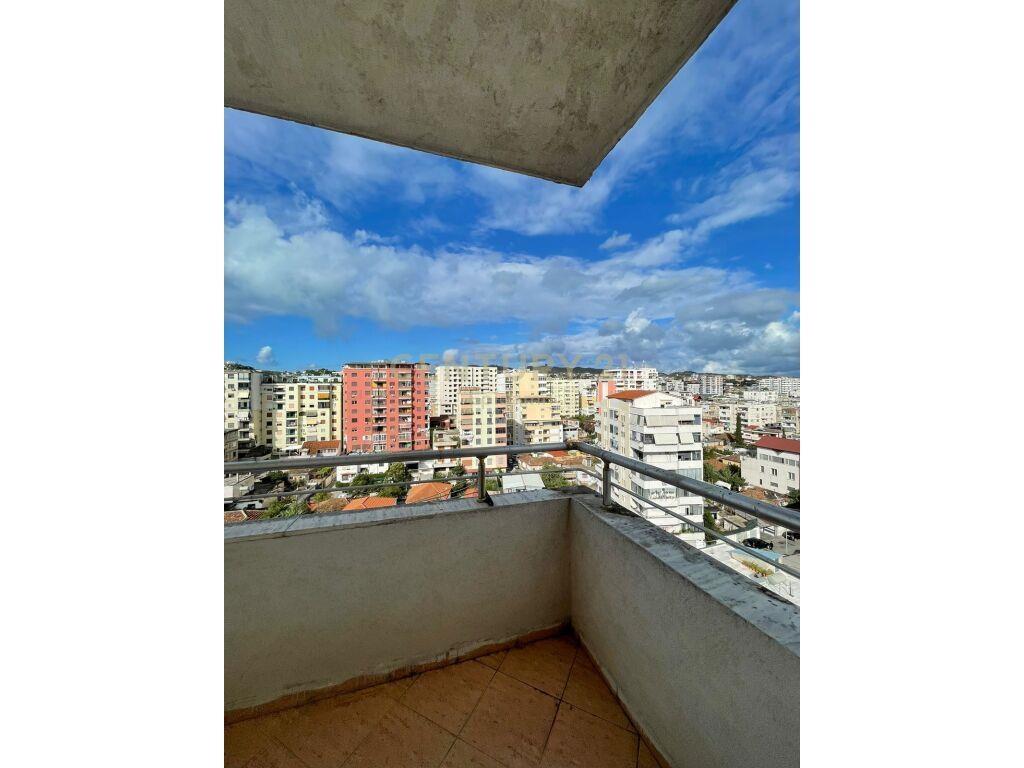 Jepet apartament 2+1 me qera prane Ish Rajonit te Policise,