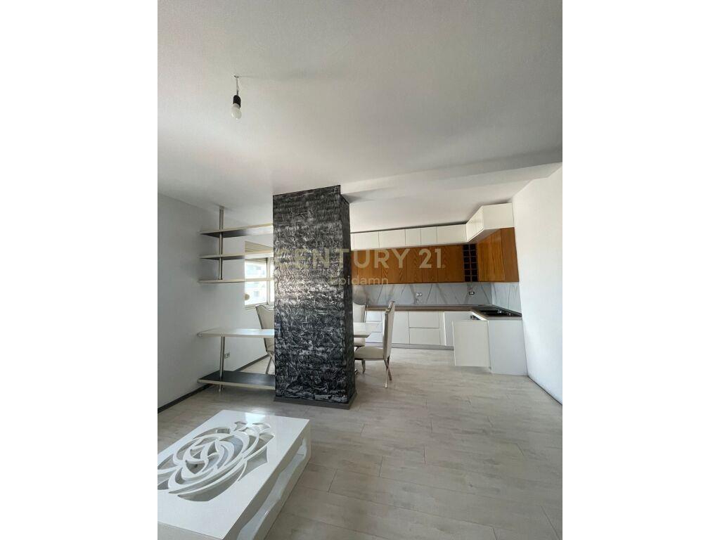 Jepet apartament 2+1 me qera prane Ish Rajonit te Policise,