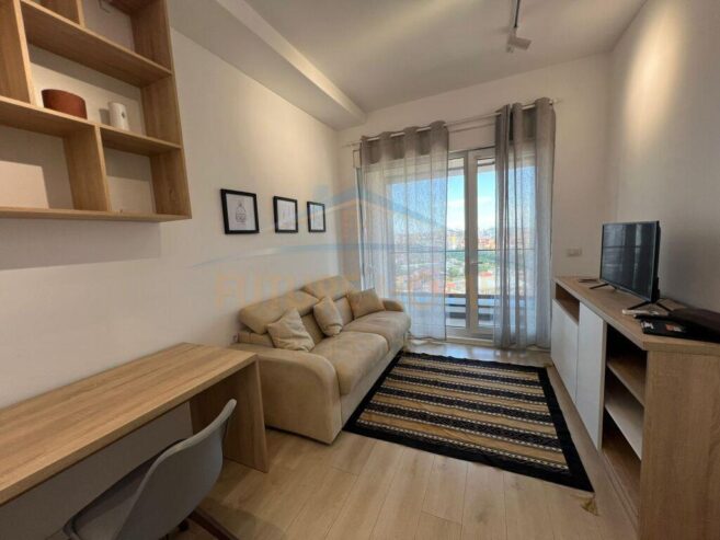 Shitet, Garsoniere, 21 Dhjetori, Tiranë