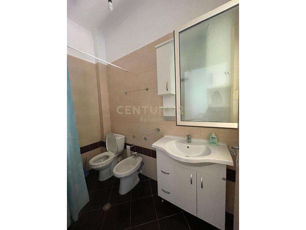 JEPET ME QIRA APARTAMENT 2+1+2 TE LURA 3 NE GJIRIN E LALZIT!