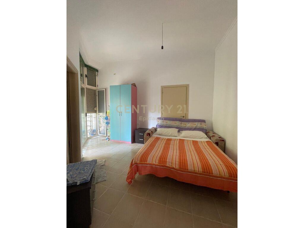 JEPET ME QIRA APARTAMENT 2+1+2 TE LURA 3 NE GJIRIN E LALZIT!