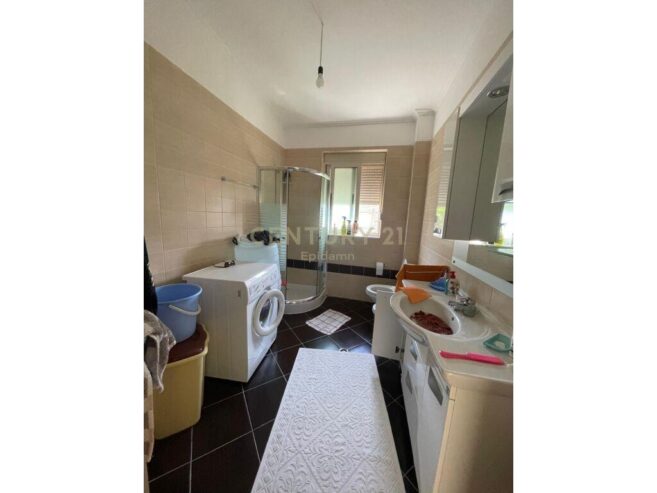 JEPET ME QIRA APARTAMENT 2+1+2 TE LURA 3 NE GJIRIN E LALZIT!
