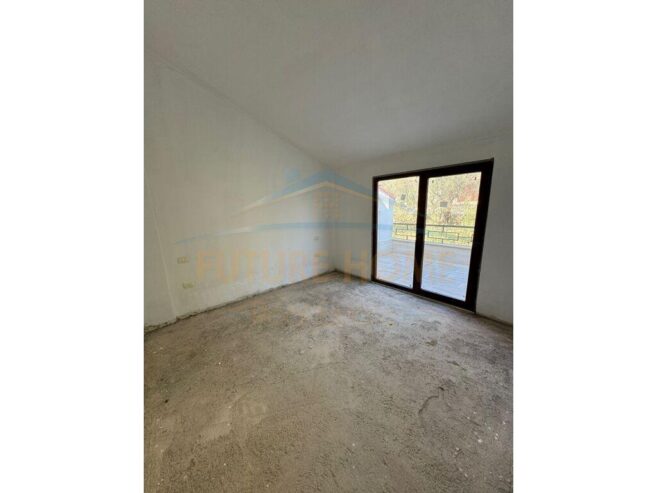 Shitet, Duplex, Kopshti Zologjik.