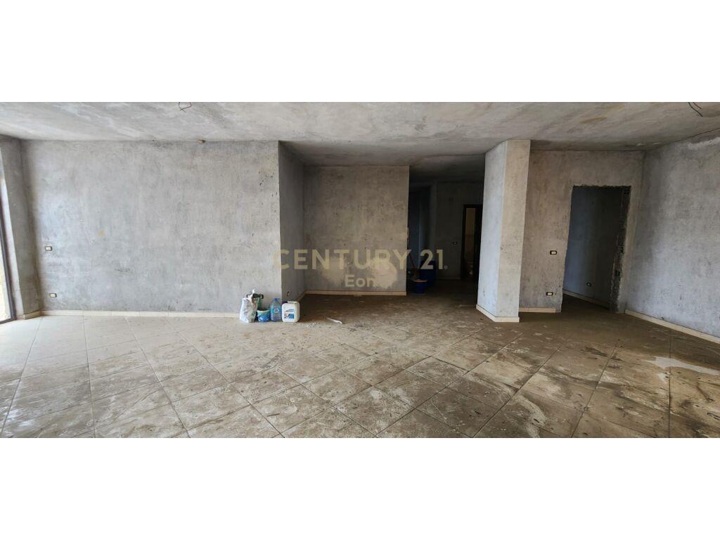 SHITET PAPAFINGO ME PAMJE DETI NE ZONEN E VOLLGES !