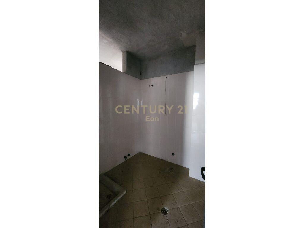 SHITET PAPAFINGO ME PAMJE DETI NE ZONEN E VOLLGES !