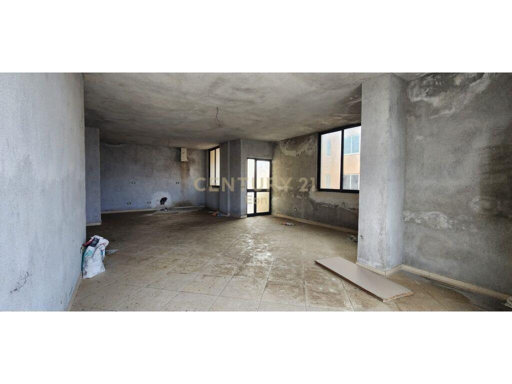 SHITET PAPAFINGO ME PAMJE DETI NE ZONEN E VOLLGES !