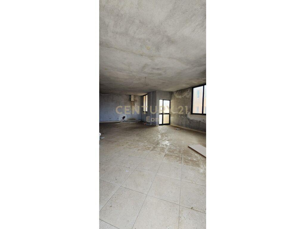 SHITET PAPAFINGO ME PAMJE DETI NE ZONEN E VOLLGES !