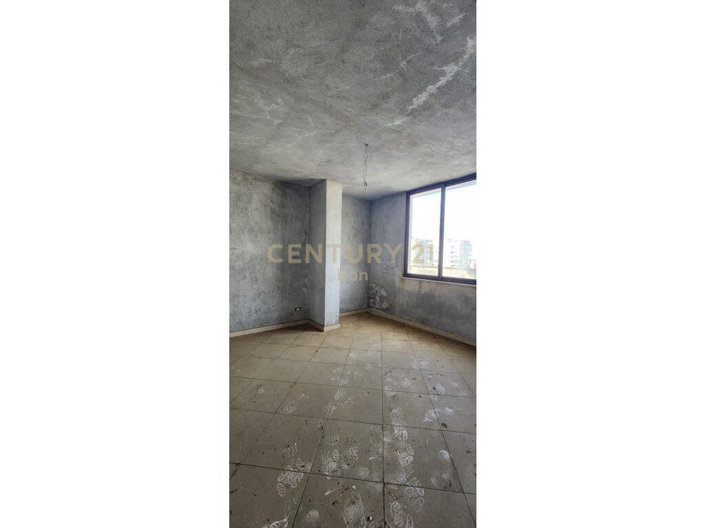 SHITET PAPAFINGO ME PAMJE DETI NE ZONEN E VOLLGES !