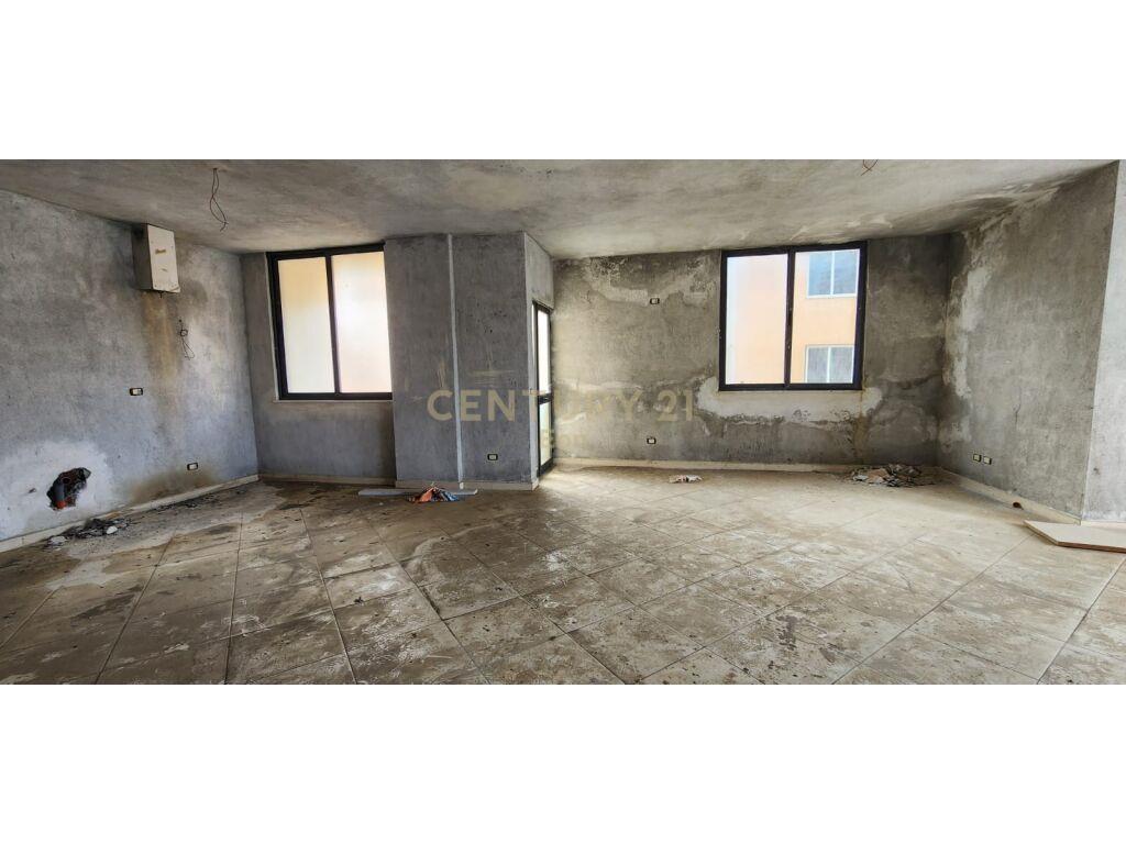 SHITET PAPAFINGO ME PAMJE DETI NE ZONEN E VOLLGES !