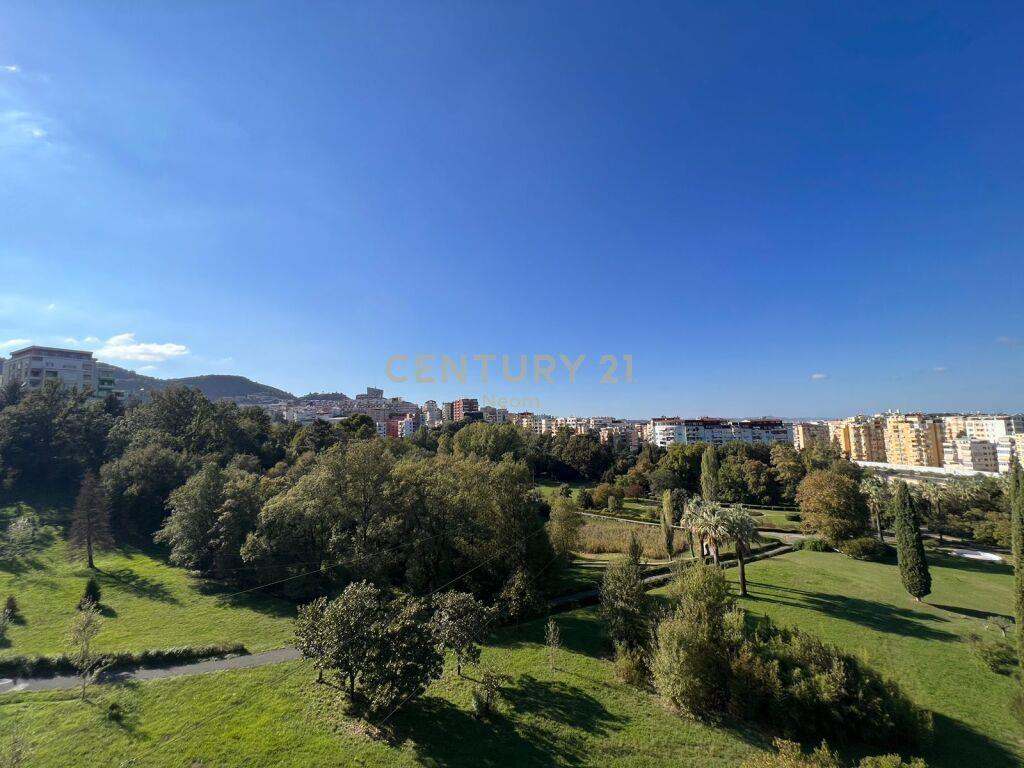 Jepet me qira Apartament 3+1 900 € Neom101956