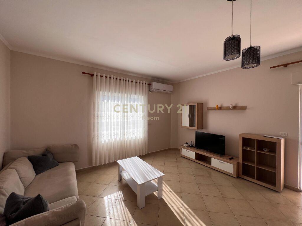 Jepet me qira Apartament 3+1 900 € Neom101956