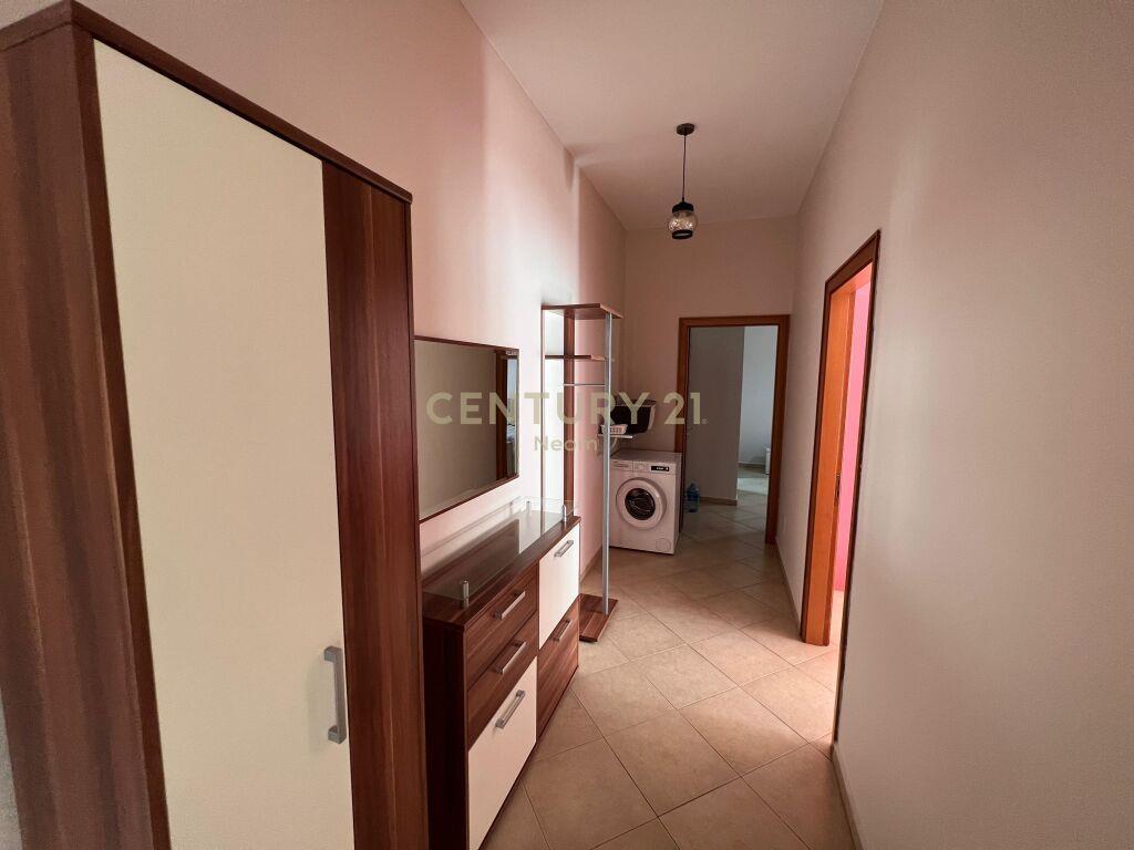 Jepet me qira Apartament 3+1 900 € Neom101956