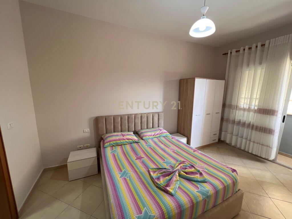 Jepet me qira Apartament 3+1 900 € Neom101956