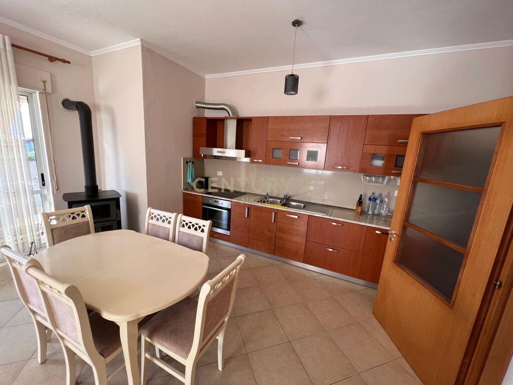 Jepet me qira Apartament 3+1 900 € Neom101956